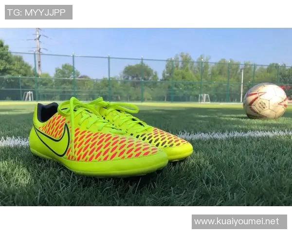 耐克鬼牌足球鞋助你在球场上展现无与伦比的速度与灵活性